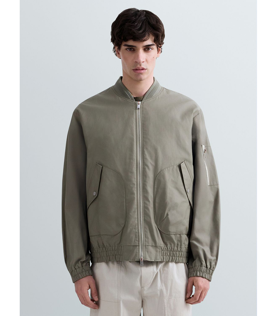 バック刺しゅうバーシティジャケット